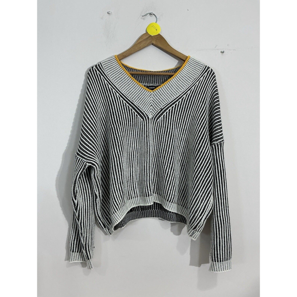 Womans Shein Large Black White V Neck Pullover Over Size Crop Sweater - Picture 1 of 9